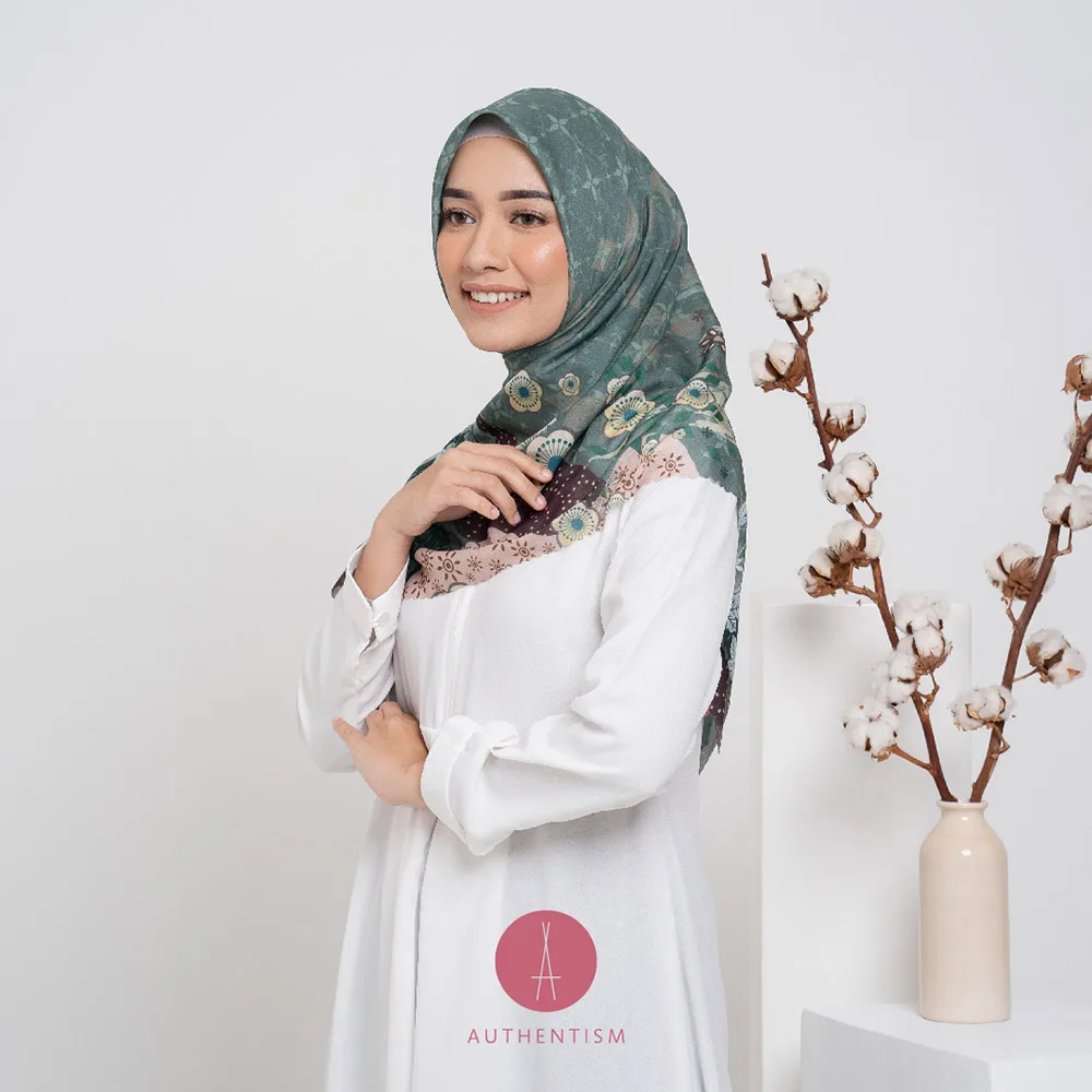 Signature 073 Scarf - Image 3