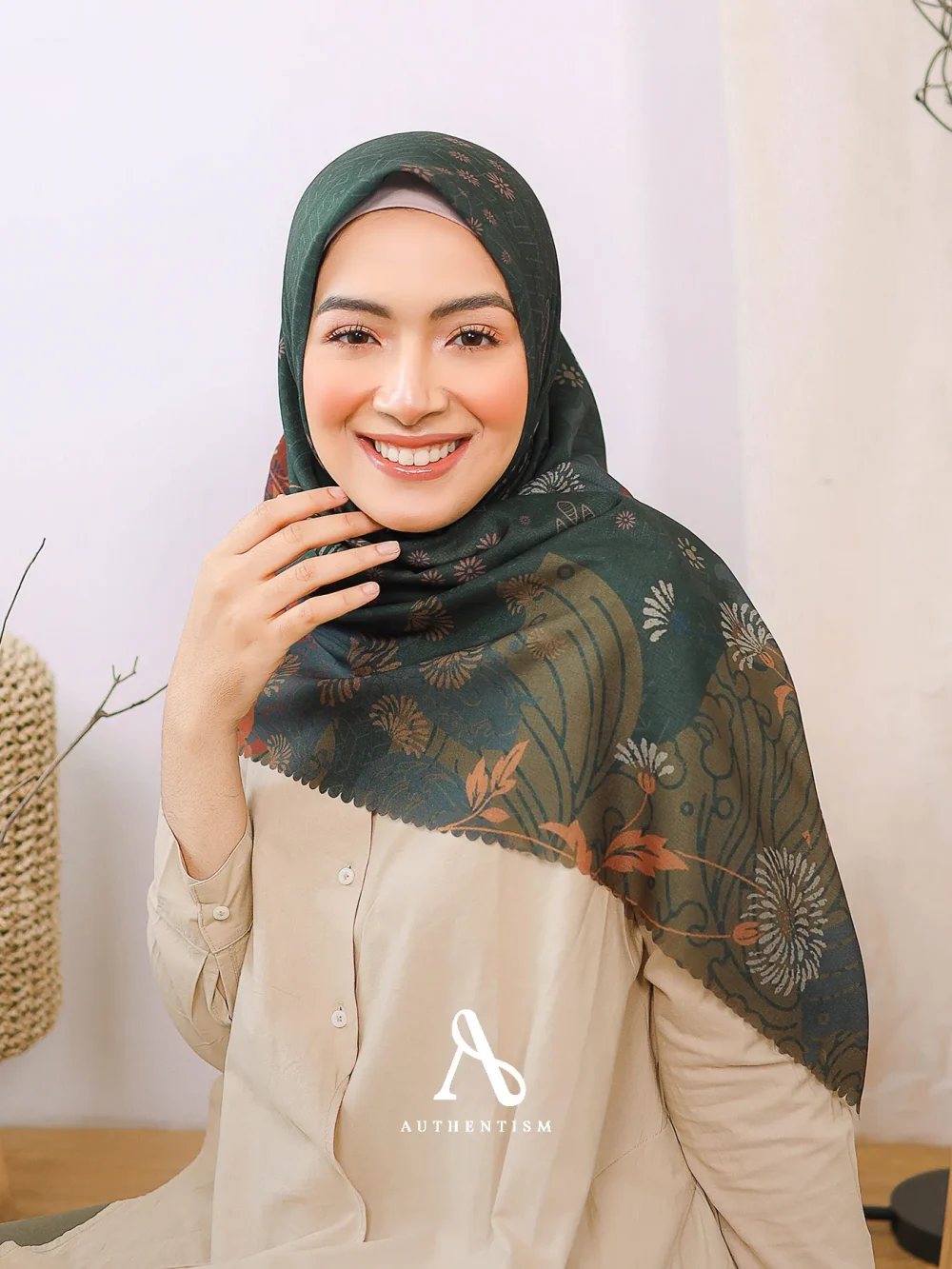 Hutami Scarf