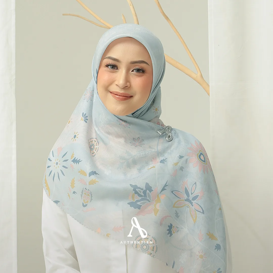 Deandra Scarf