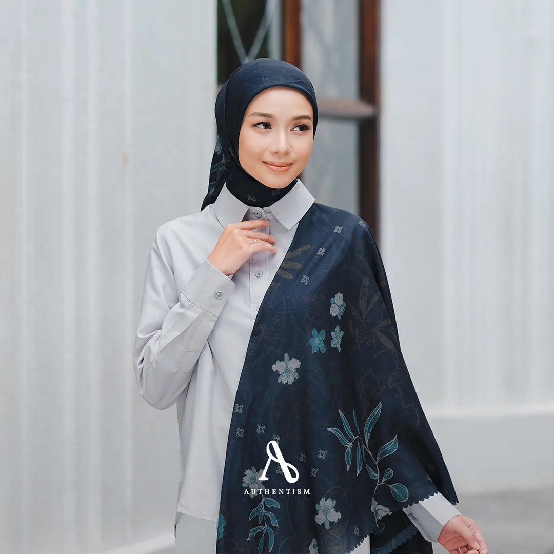 Nastiti Scarf