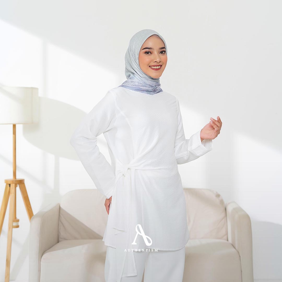 Claire Blouse Powder White