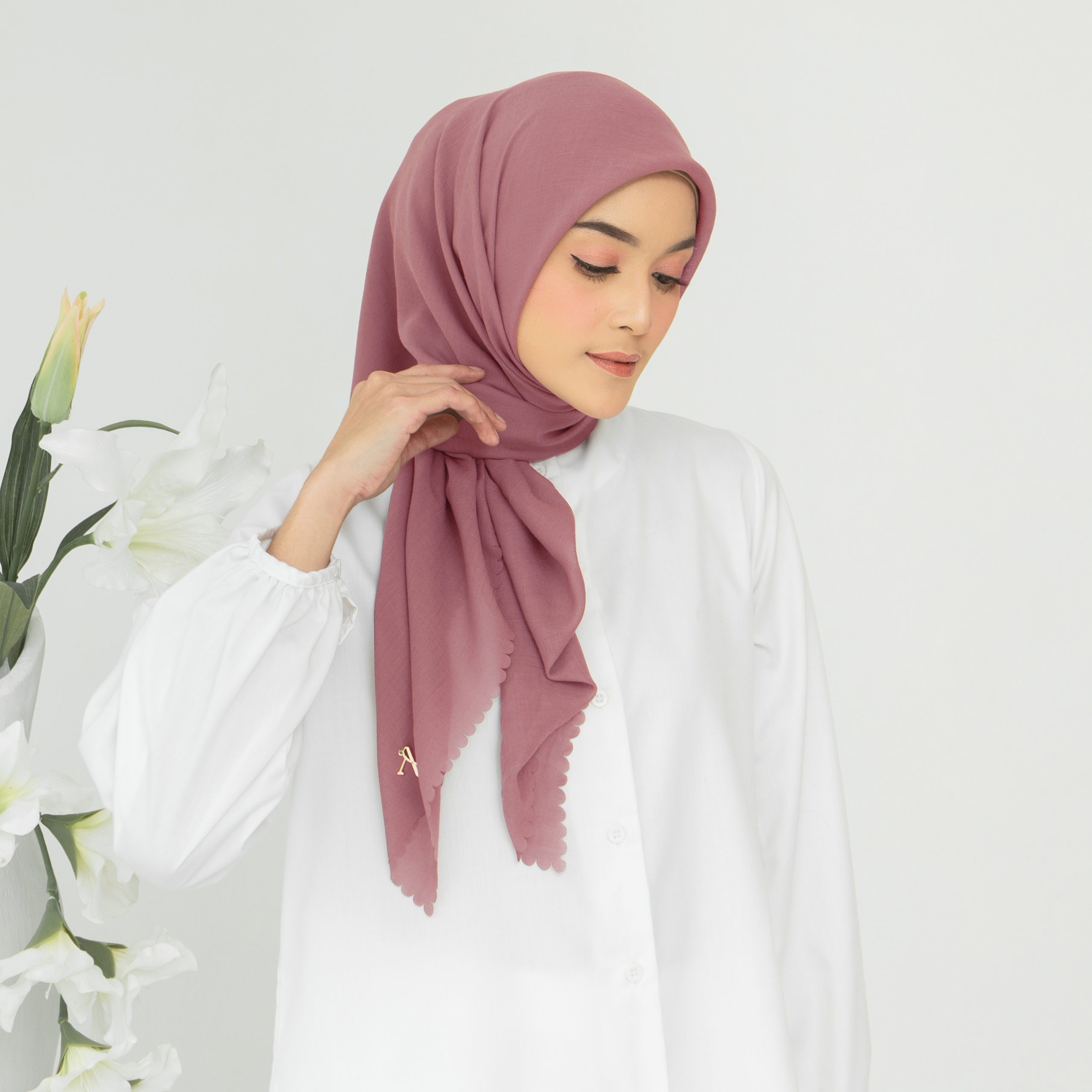 Raline Crimson Scarf - Image 3